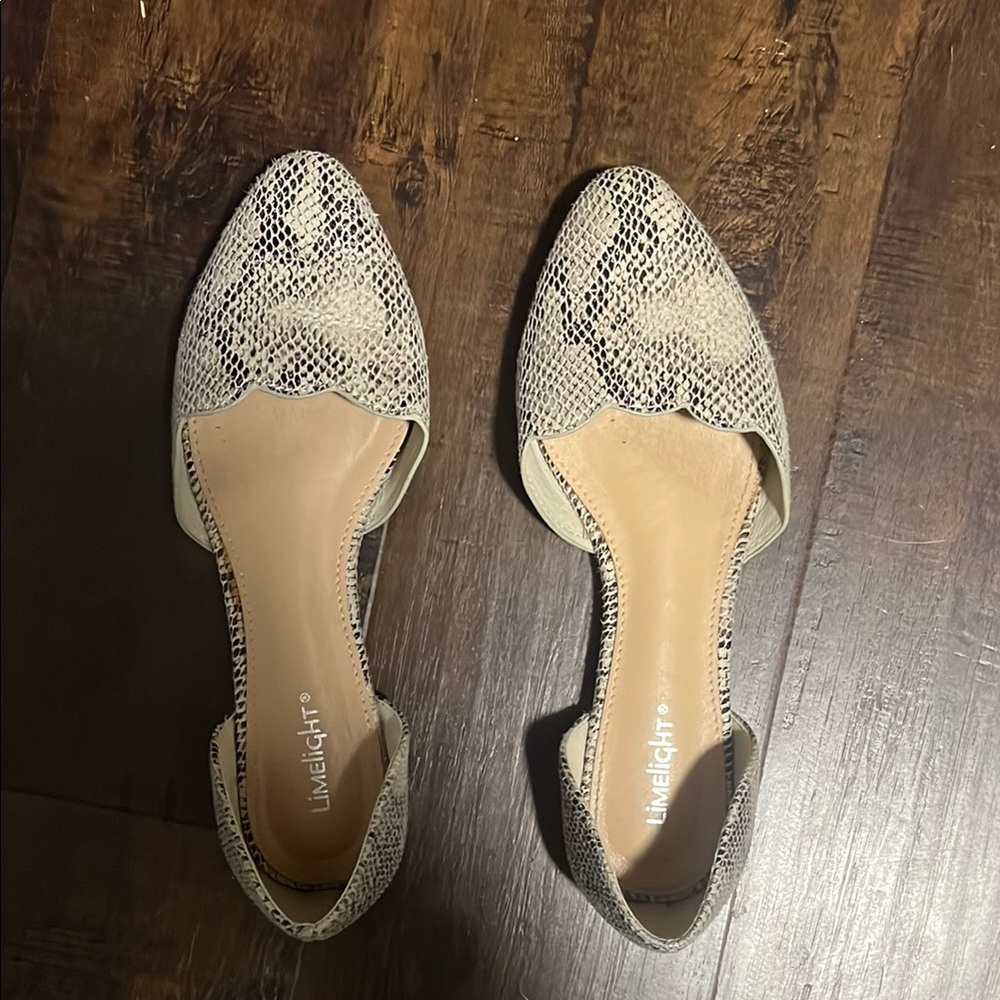 Women's Black and Cream Flats
